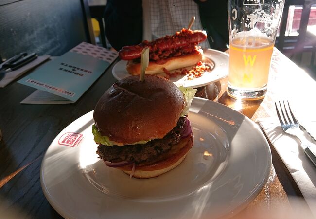 ハンバーガーとホットドッグ美味しかった