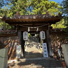 神門の屋根は備前焼の瓦