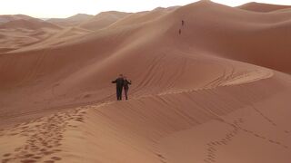 モロッコに行く時は、是非メルズーガ大砂丘 (サハラ砂漠)に立ち寄るツアーを選ぶことをお勧めします。