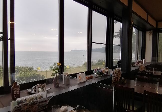 海が眺められるレストラン