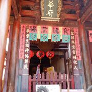 神農街の小さな祠