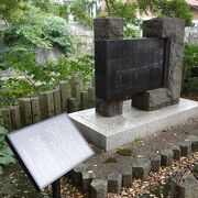 音無神社の対岸。川沿いに。