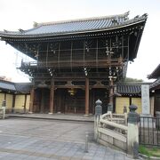 西本願寺の南に