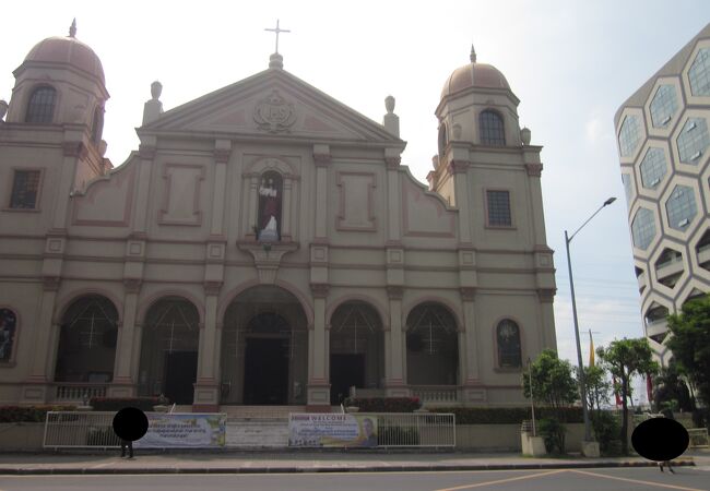モールオブアジアの横の教会