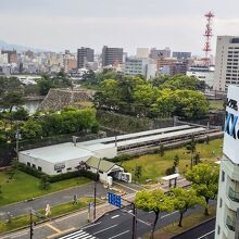 室内から「玉藻公園」が見える