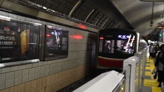 京阪電車と地下鉄御堂筋線の乗り換え駅