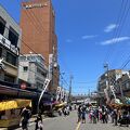 松坂駅前にあるホテルで祇園祭りはすぐ近くで開催