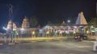 夜はライトアップ