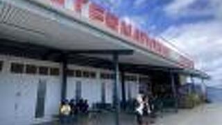 フア アモツ国際空港 (TBU)