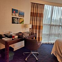 デスク周りも広いです。