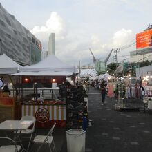 ラチャダーピセーク通り