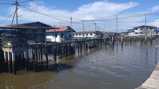 ボロボロだけど魅力的な水上集落