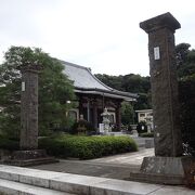 バス通りから奥まったところにある静かな寺院。