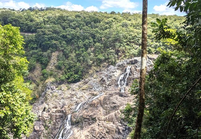 スカイレールで途中下車して見る、バロン渓谷の滝