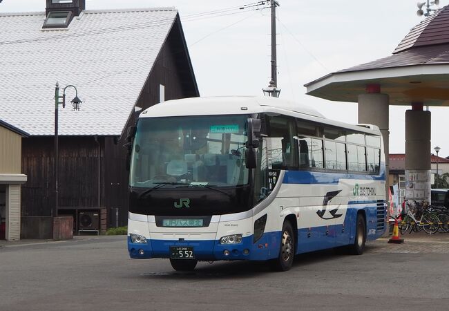工事に伴うバス代行輸送中。最上川の眺めが楽しめました