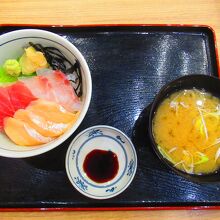 海鮮三種丼　￥850