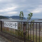 伊東の街の中の海水浴場