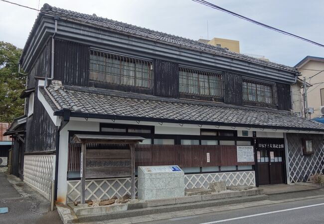 街の中に古い建築が目立ってます。