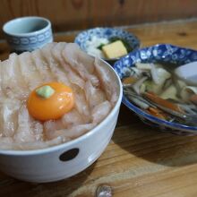 ヒラメ漬け丼・せんべい汁セット