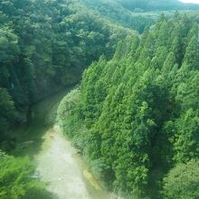 渓谷美を見せる広瀬川