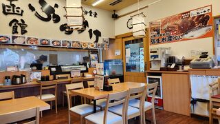 函館朝市どんぶり横丁のお店。味は普通かな？