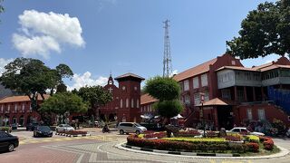 派手派手な観光用人力自転車で賑わっていて平成の時代感あり…。