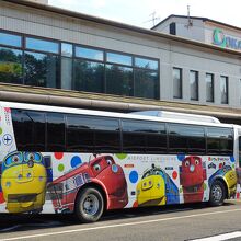 岡山市内には ﾁｬｷﾞﾝﾄﾝの路面電車がはしっているようです