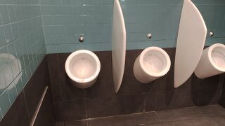 トイレと地下鉄車両が印象に残る