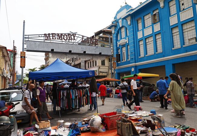 Memory Lane (Sunday morning market)