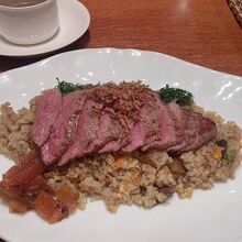 和牛ガーリックステーキピラフ（2,500円）