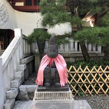 向かって右側のお猿さん