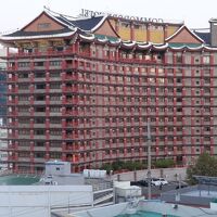 山手のバス停からの外観です