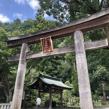 帰り際にもう一枚。木製鳥居が味わい深い。