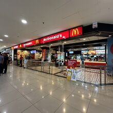 このモール内ではマック（マクド）しか...覚えていない...