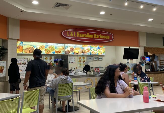 ボリューム満点のプレートランチ屋さん