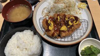 とんかつ伊勢 都庁店