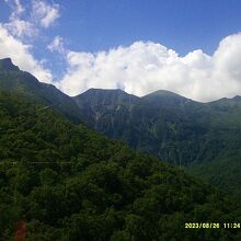 黒岳・桂月岳・凌雲岳のダイナミックな景観が楽しめます