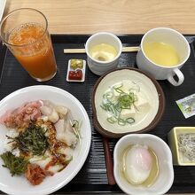 朝食もブュッフェでした