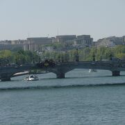 パリ最古の橋