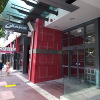 フェリックス ストリートに面しています