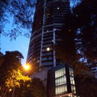 大きな高層建築のホテルです