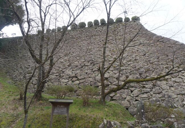 「千人殺し」の石垣