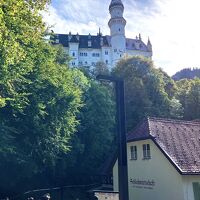 お店の上にはノイシュバンシュタイン城