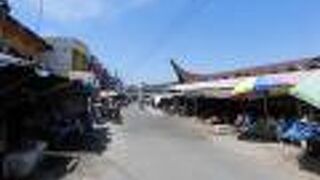 生活用品が揃う市場