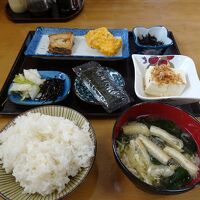 ホッとする朝食。縄文杉登山翌日にゆったりいただきました