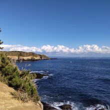 切り立った海岸線