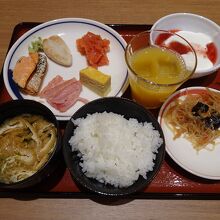 朝食もビュッフェです