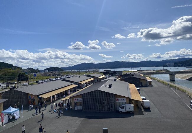 活気のある商店街