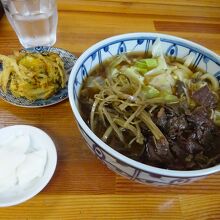 肉きんぴらうどん、かき揚げ付き