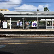 イーリングブロードウェイ駅